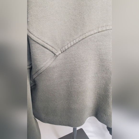 Lululemon Size XS/S Scuba Fleece Green Olive Color-Cropped Half Zip-Up - Picture 9 of 13